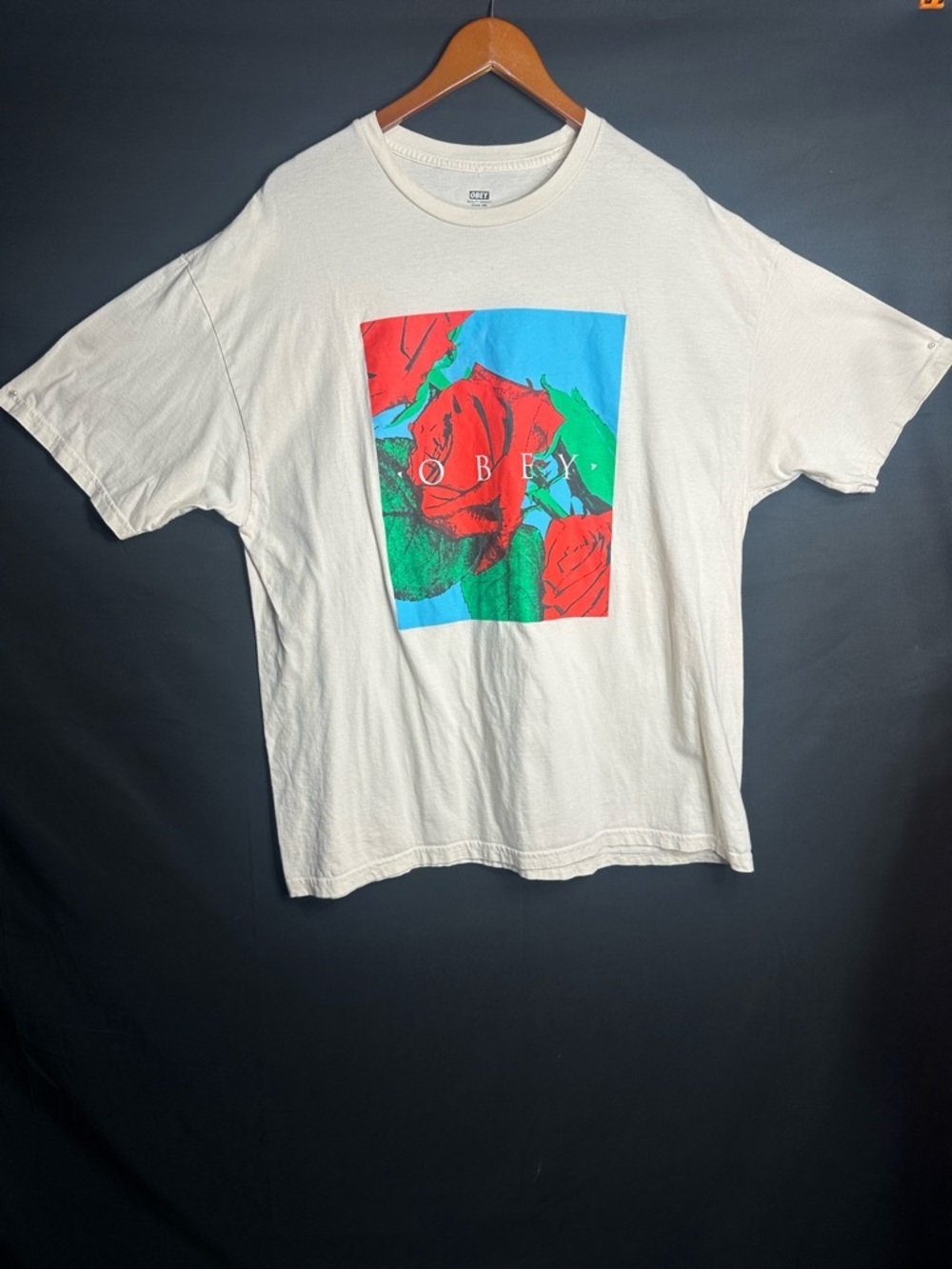 Obey Men’s Cream Tee with Red Rose Graphic size XL Exellent condition